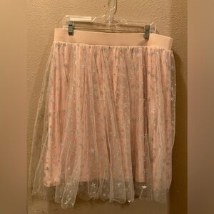 Torrid, size 0, double lined, elastic waist, tulle skirt